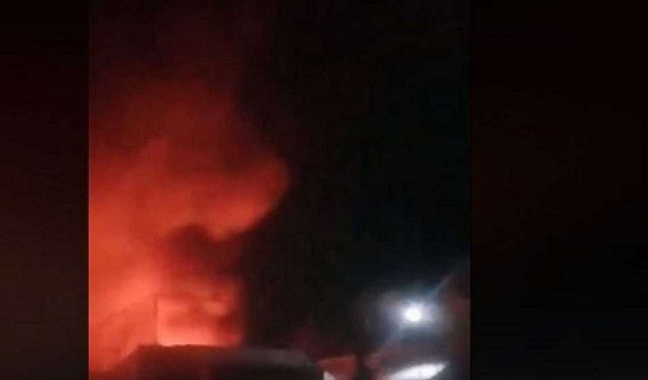 Λέσβος: Στις φλόγες το κέντρο υποδοχής μεταναστών στη Συκαμνιά