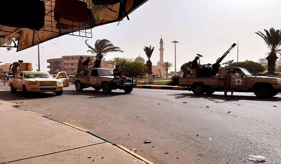 Παρίσι, Ρώμη και Βερολίνο καλούν σε λήξη των εχθροπραξιών στη Λιβύη