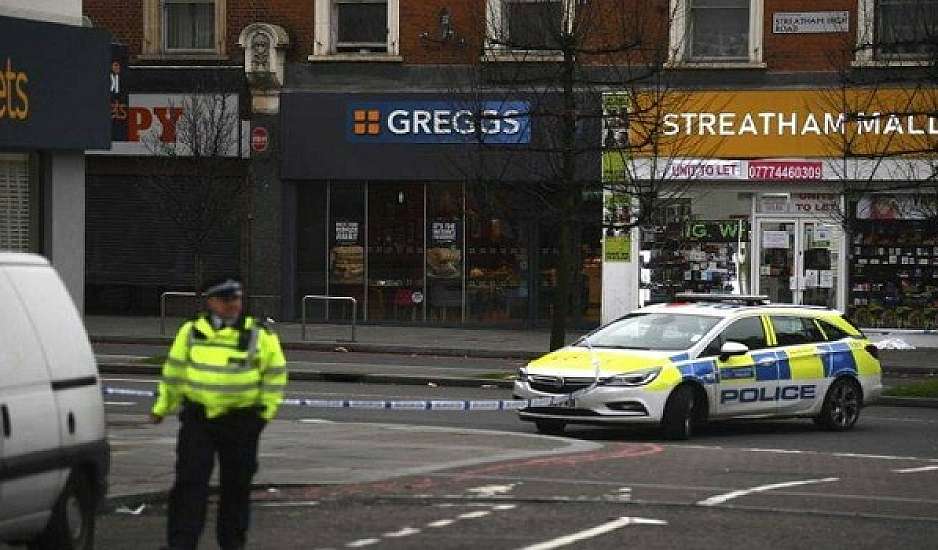 Λονδίνο: Η στιγμή που η αστυνομία έχει εξουδετερώσει τον δράστη - Το περιστατικό σχετίζεται με τρομοκρατία