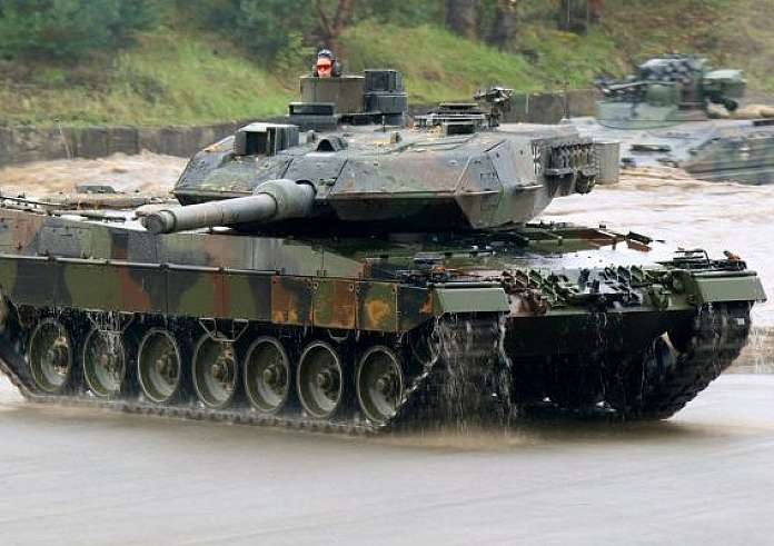 Γερμανός ΥΠΟΙΚ: Το Βερολίνο μπορεί να στείλει και άρματα Leopard στην Ουκρανία