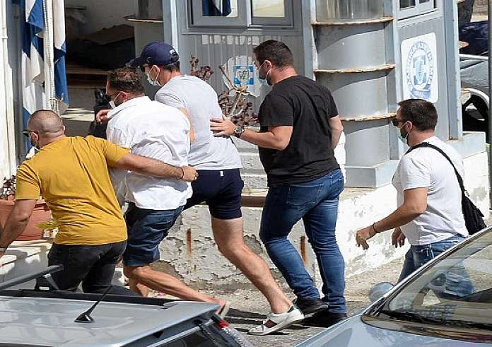 Στον Εισαγγελέα Σύρου ο Χάρι Μαγκουάιρ - Προσπάθησε να δωροδοκήσει αστυνομικό