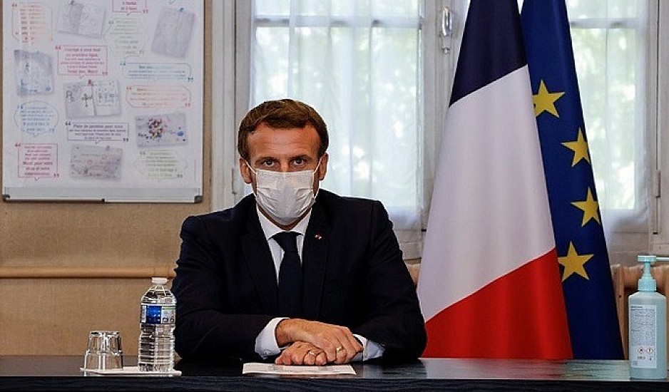 Μακρόν: Η Γαλλία θα ζει με τον ιό τουλάχιστον έως τα μέσα του 2021