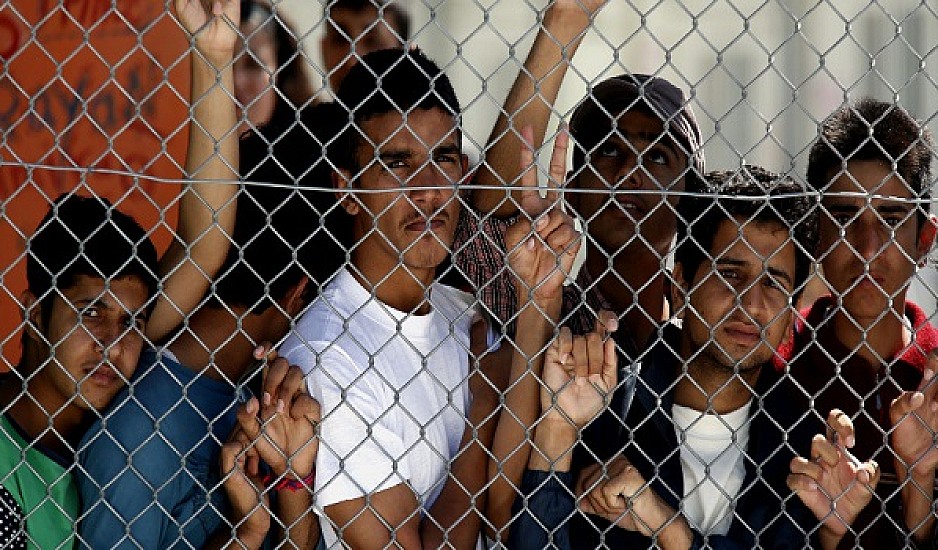 Aθλιες συνθήκες στα Κέντρα Μεταναστών λόγω έλλειψης προσωπικού