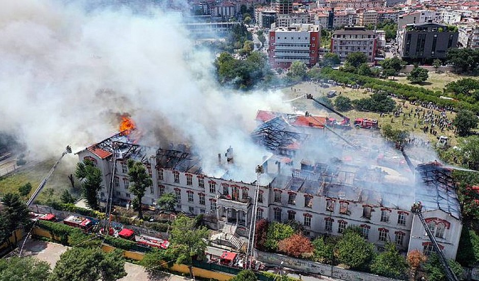 Μεγάλη φωτιά σε ελληνικό νοσοκομείο στην Κωνσταντινούπολη – Με καροτσάκια βγήκαν έξω οι ασθενείς
