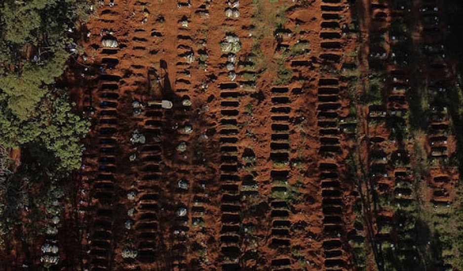 Εικόνες- σοκ από τη Βραζιλία. Γέμισε ασφυκτικά το μεγαλύτερο νεκροταφείο