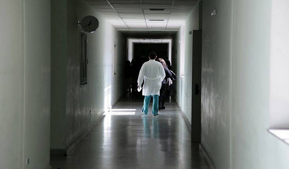 Κορονοϊός: Πέθανε ανεμβολίαστος τραυματιοφορέας του Λαϊκού Νοσοκομείου