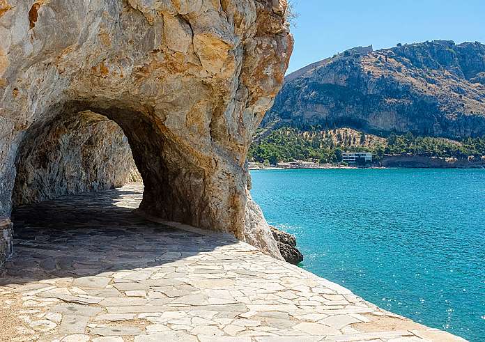 Ναύπλιο: Ο δήμαρχος πετούσε περιττώματα στο σπίτι συνυποψηφίου του