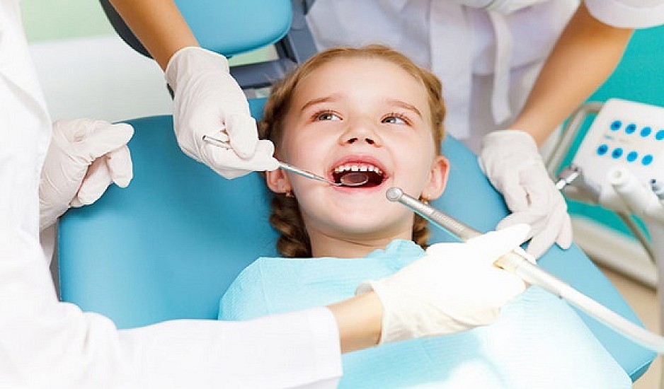 Υπουργείο Υγείας: Οδοντιατρική φροντίδα σε 900.000 παιδιά του δημοτικού