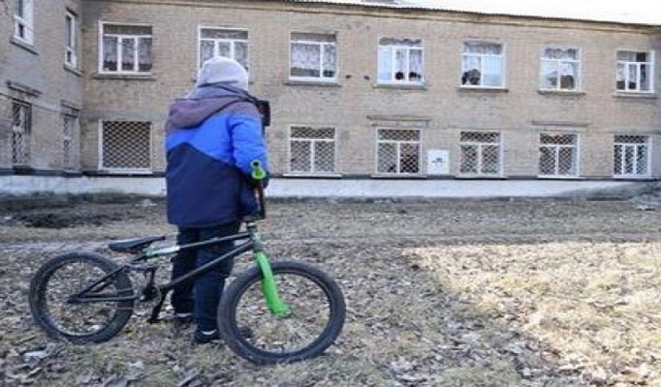 Πόλεμος στην Ουκρανία: Φοβήθηκα - Απόγνωση και φόβος για τα παιδιά του Κιέβου, μετά τον βομβαρδισμό σχολείου