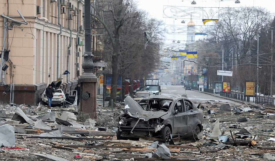 Χάρκοβο: Οκτώ νεκροί και έξι τραυματίες σε αεροπορικό βομβαρδισμό