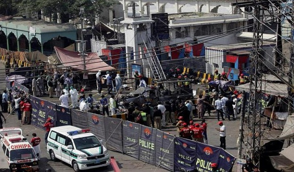 Πακιστάν: Τουλάχιστον 10 νεκροί από έκρηξη σε χώρο λατρείας σούφι