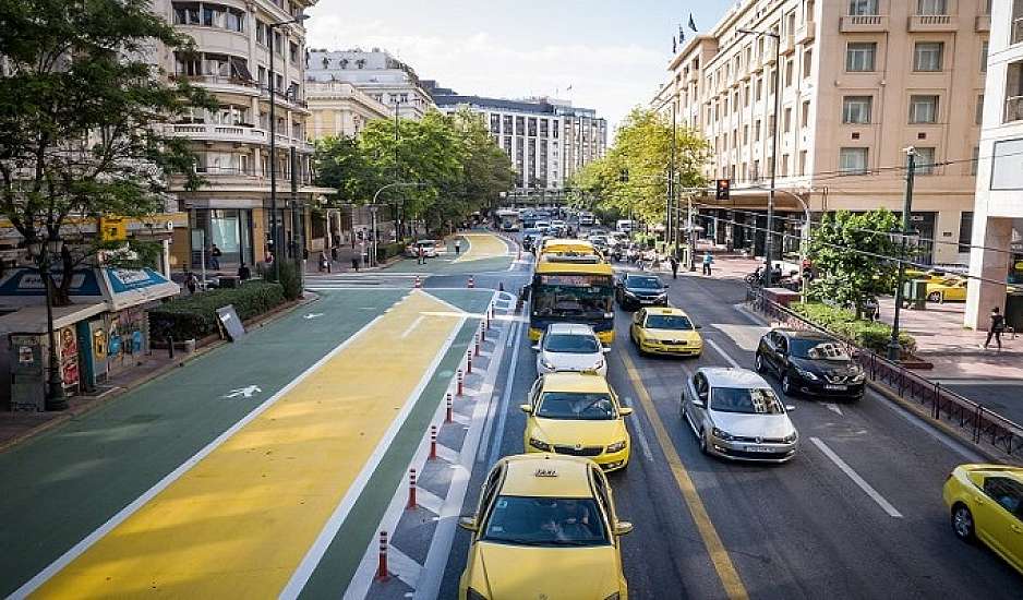 Σε ποιες πόλεις θα μειωθεί το όριο ταχύτητας στα 30 χιλιόμετρα και τι εξετάζεται για τα πρόστιμα σύμφωνα με τον Σταϊκούρα