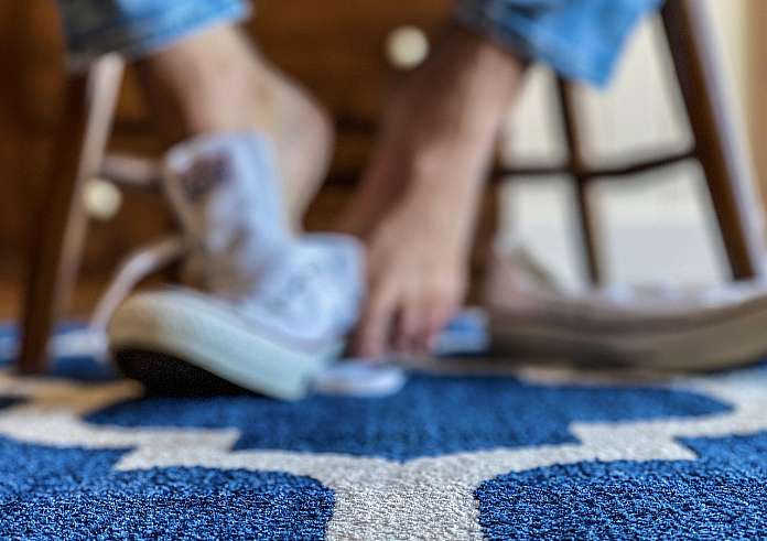 Αυτό είναι το μυστικό για να μη μυρίζουν τα παπούτσια σου το καλοκαίρι