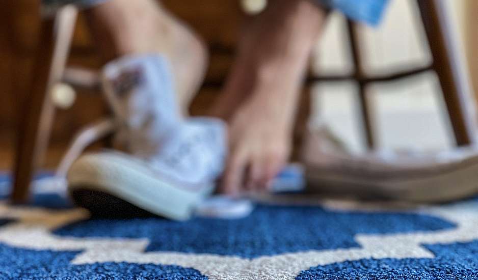 Αυτό είναι το μυστικό για να μη μυρίζουν τα παπούτσια σου το καλοκαίρι