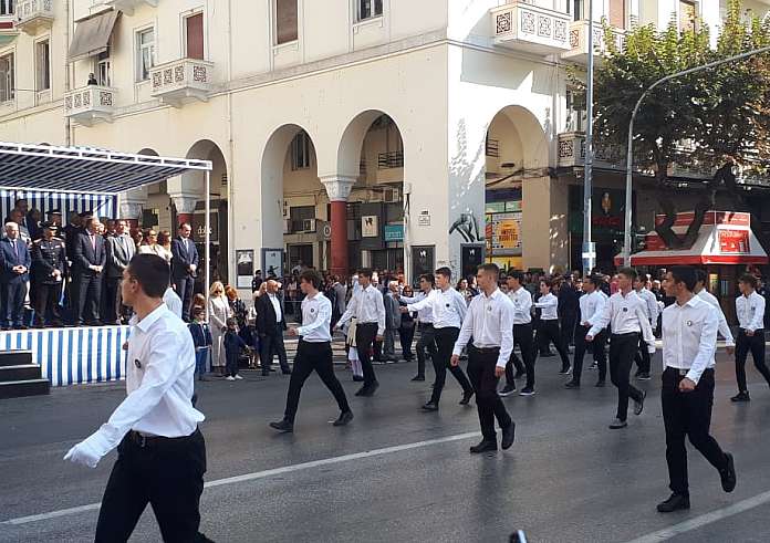 Θεσσαλονίκη: Μαθητική Παρέλαση υπό τον ήχο του «Μακεδονία Ξακουστή». Βίντεο