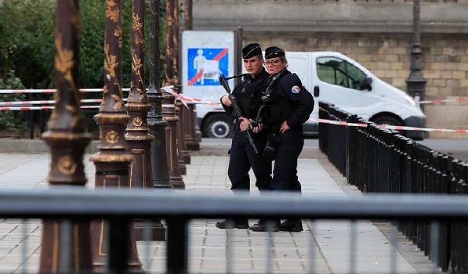 Επίθεση με μαχαίρι στο Παρίσι: Ασυνήθιστη η συμπεριφορά του δράστη το προηγούμενο βράδυ