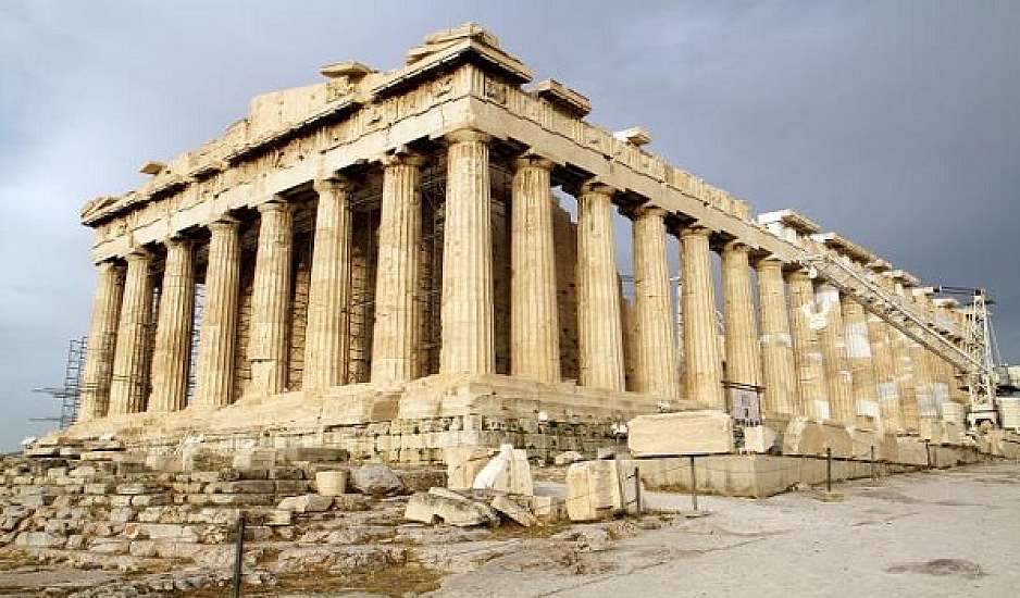 «Έξι πράγματα που δεν πρέπει να πεις σε έναν Έλληνα» – Οι συμβουλές προς τους τουρίστες