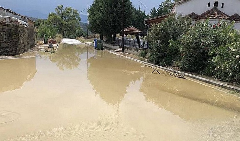 Κακοκαιρία: Ποτάμια οι δρόμοι στη Ρόδο - Πλημμύρισε το αεροδρόμιο στην Ικαρία