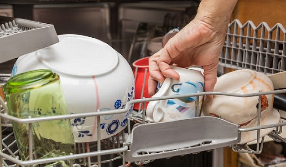 Πώς να διώξετε γρήγορα τις άσχημες μυρωδιές από το πλυντήριο πιάτων