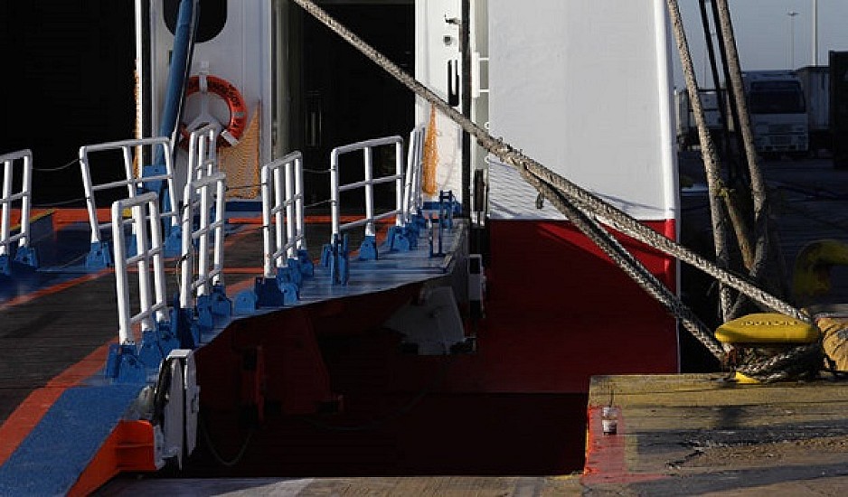 Δεμένα τα πλοία ανοιχτού τύπου στα λιμάνια Ηγουμενίτσας, Κέρκυρας και Λευκίμμης