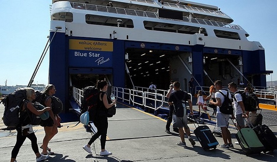 Απλησίαστες οι διακοπές με πλοίο - Φωτιά τα εισιτήρια για τα νησιά