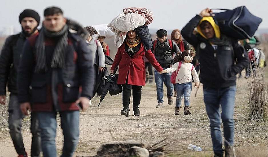 Καραβάνια μεταναστών και προσφύγων κατευθύνονται στα Ελληνικά σύνορα - «Μας πούλησαν ελπίδα»