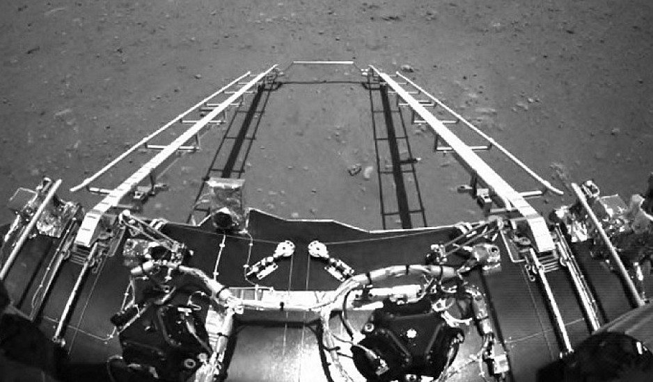 Το κινεζικό ρόβερ κινήθηκε για πρώτη φορά πάνω στην επιφάνεια του Άρη