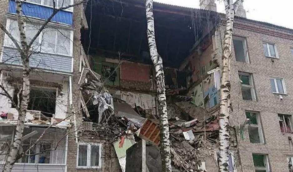 Ρωσία: Κατέρρευσε πολυκατοικία από έκρηξη αερίου. Υπάρχουν νεκροί