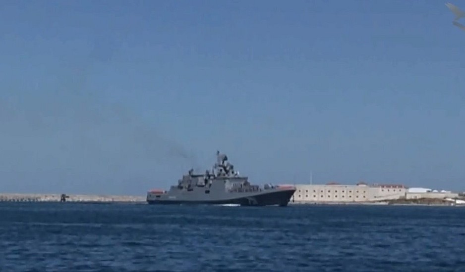 Η ρωσική φρεγάτα  Admiral Essen φτάνει στον Πόρο