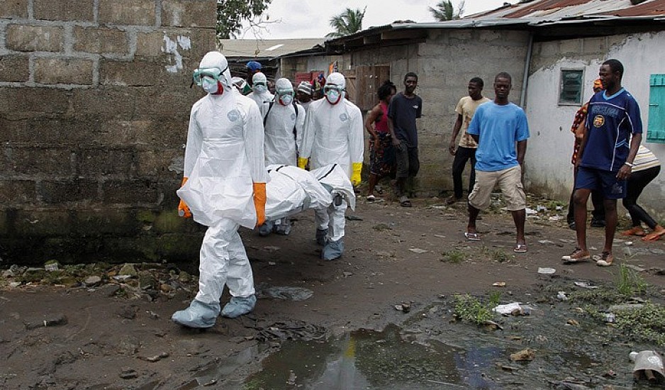 Συναγερμός και στη Ρουάντα για τον Έμπολα. Πώς μεταδίδεται, ποια τα συμπτώματα, τρόποι προφύλαξης