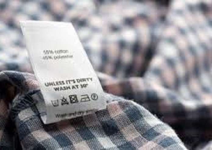 Ψείρες, μικρόβια και επικίνδυνα χημικά: Γιατί πρέπει να πλένουμε 2 φορές τα καινούργια ρούχα