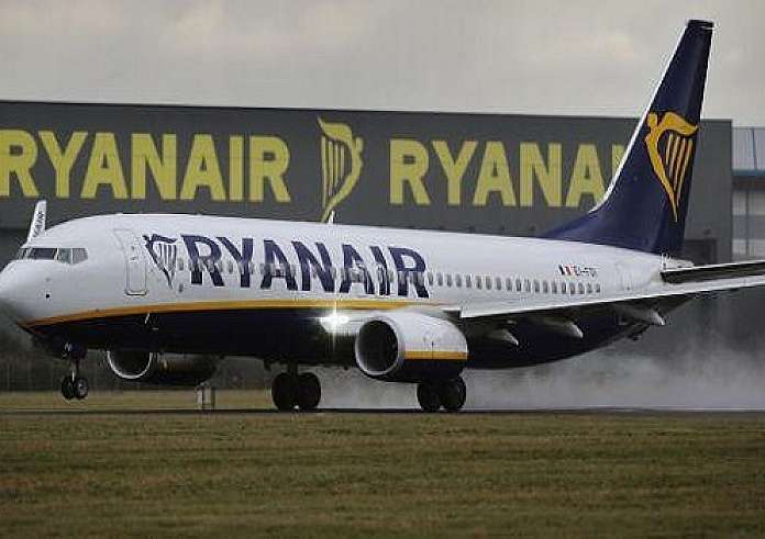 RYANAIR: Επιβολή προστίμων σε επιβάτες με απρεπή συμπεριφορά