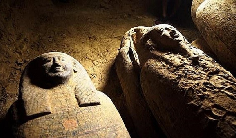 Σπουδαία αρχαιολογική ανακάλυψη: Στο φως 13 πλήρως σφραγισμένες σαρκοφάγους 2.500 ετών