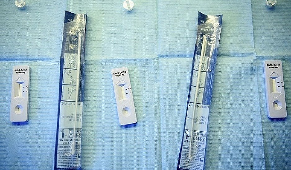 Covid: Χωρίς τεστ θα επιτρέπεται πλέον η είσοδος στην Ελβετία για εμβολιασμένους και νοσήσαντες