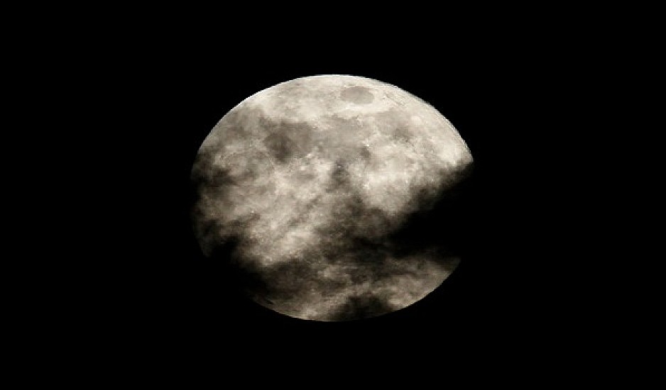 Πανσέληνος και έκλειψη παρασκιάς Σελήνης,  απόψε το μαγικό φαινόμενο