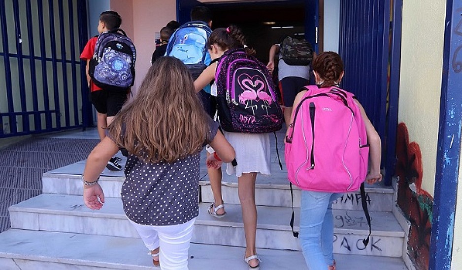 Τσιόρδας: Τα 6 δεδομένα που οδήγησαν στην απόφαση για άνοιγμα των σχολείων