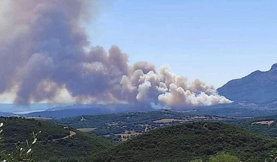 Μεγάλη φωτιά στα όρια Αχαΐας – Ηλείας – Ισχυροί άνεμοι, εκκενώνεται το χωριό Βάλμη
