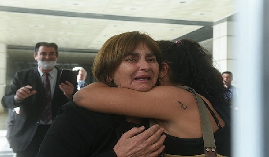 Ελένη Τοπαλούδη – Αποχώρησε εξοργισμένη από εκπομπή η μητέρα της: Μας δουλεύουν ρε
