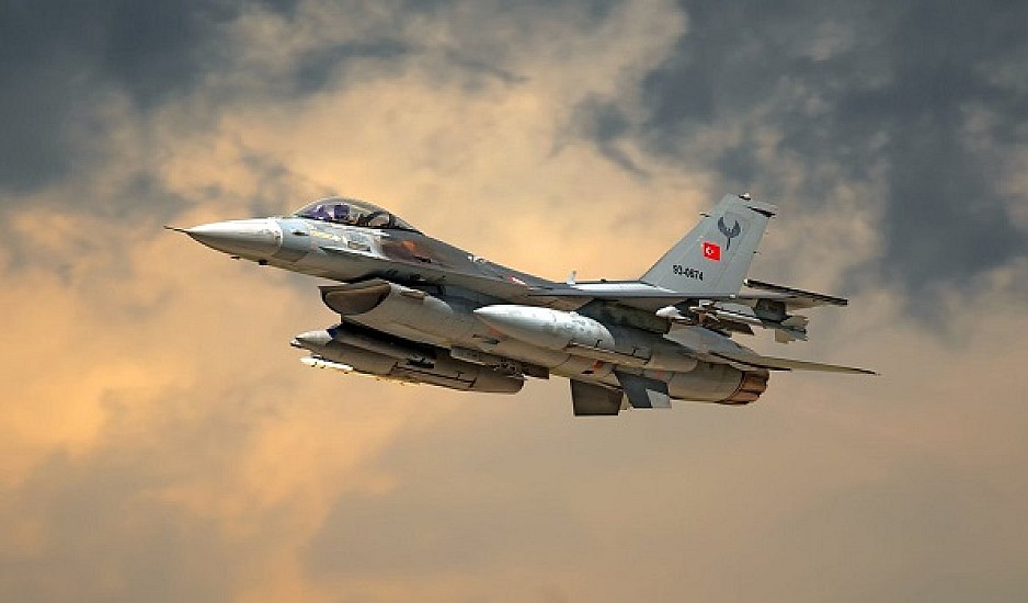 Τουρκικά F‑16 παρενόχλησαν ελικόπτερο που μετέφερε τον Α/ΓΕΣ
