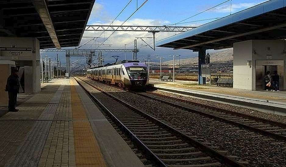 Τρένο προσέκρουσε σε δέντρα κοντά στις Αφίδνες