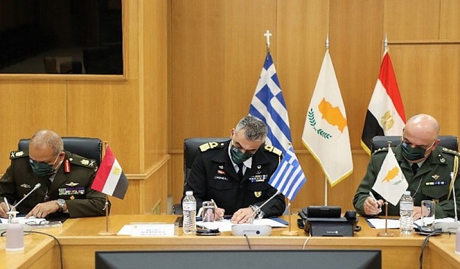 Υπεγράφη το πρόγραμμα τριμερούς στρατιωτικής συνεργασίας Ελλάδας - Κύπρου - Αιγύπτου