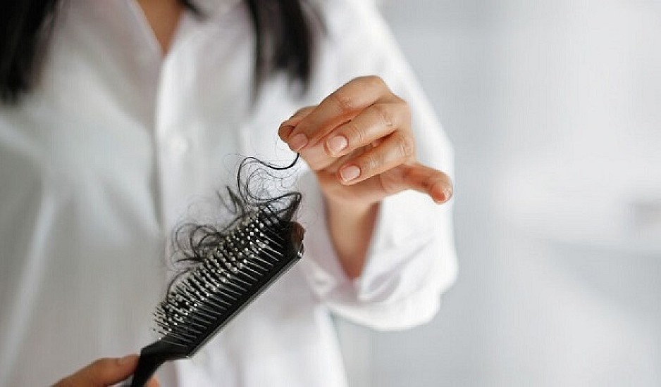 Τριχόπτωση: 16 απίθανοι λόγοι που πέφτουν τα μαλλιά σας