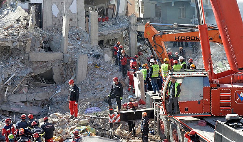 Σεισμός στην Τουρκία: Στους 38 οι νεκροί – Σταματά η επιχείρηση εντοπισμού και διάσωσης