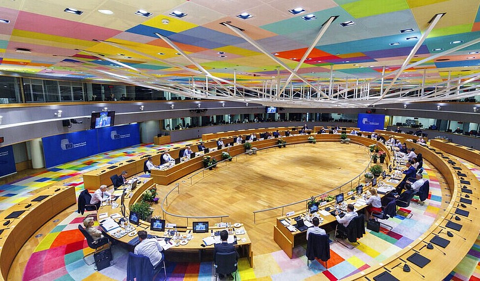 Συμφωνία των 27 της ΕΕ για τη μεταρρύθμιση της αγοράς άνθρακα χωρίς να επιβαρυνθούν τα νοικοκυριά