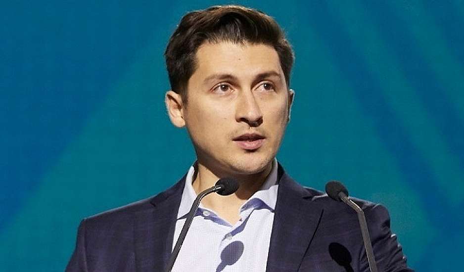 Αρχιμανδρίτης έδιωξε τον Χρηστίδη γιατί ψήφισε το γάμο ομοφύλων – Οργή του ΠΑΣΟΚ, τι απαντά ο βουλευτής