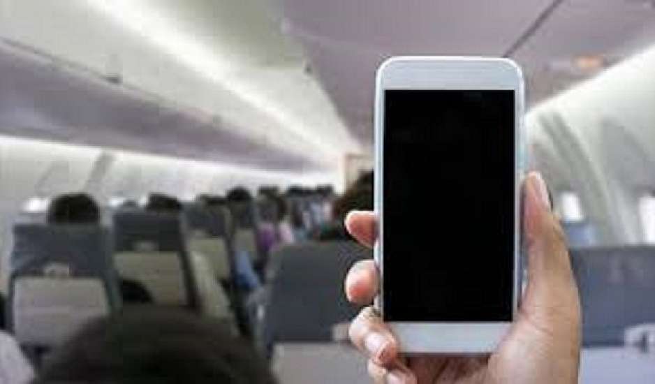 Αυτός είναι ο πραγματικός λόγος που ζητούν να κλείνουμε τα κινητά στα αεροπλάνα