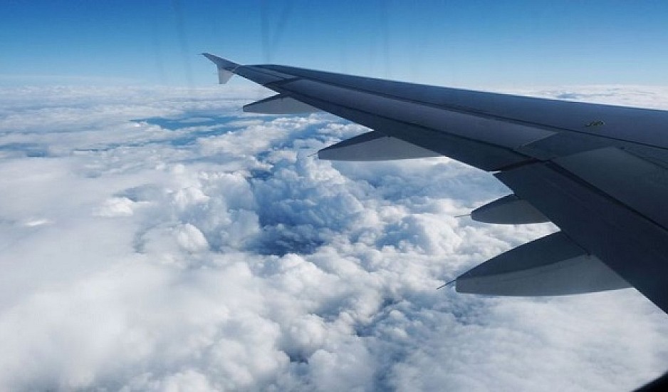 Χαμός σε πτήση με προορισμό την Αθήνα: Επιβάτης έβγαλε το Κοράνι και απειλούσε ότι θα ανατινάξει το αεροπλάνο