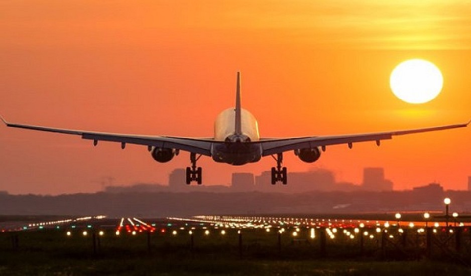 Η Όμικρον καθηλώνει τα αεροπλάνα – Πάνω από 7.000 πτήσεις ματαιώθηκαν το τελευταίο 48ωρο
