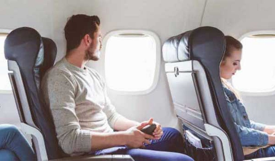 Ύπνος στο αεροπλάνο: Πώς να κοιμηθείτε πιο άνετα στο αεροπλάνο
