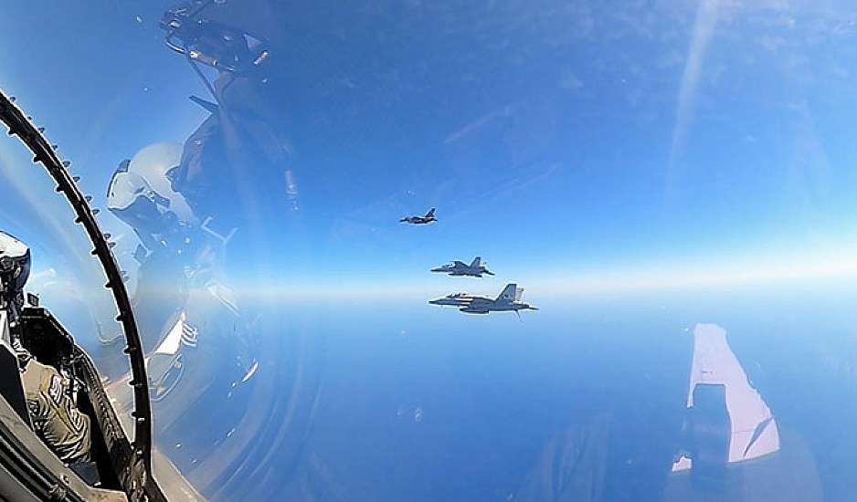 Πολεμικό Ναυτικό και Αεροπορία συνεκπαιδεύονται με το αεροπλανοφόρο Αιζενχάουερ
